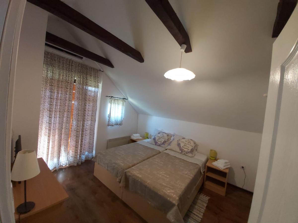 Izletiste Opatovac Guest House Eksteriør bilde
