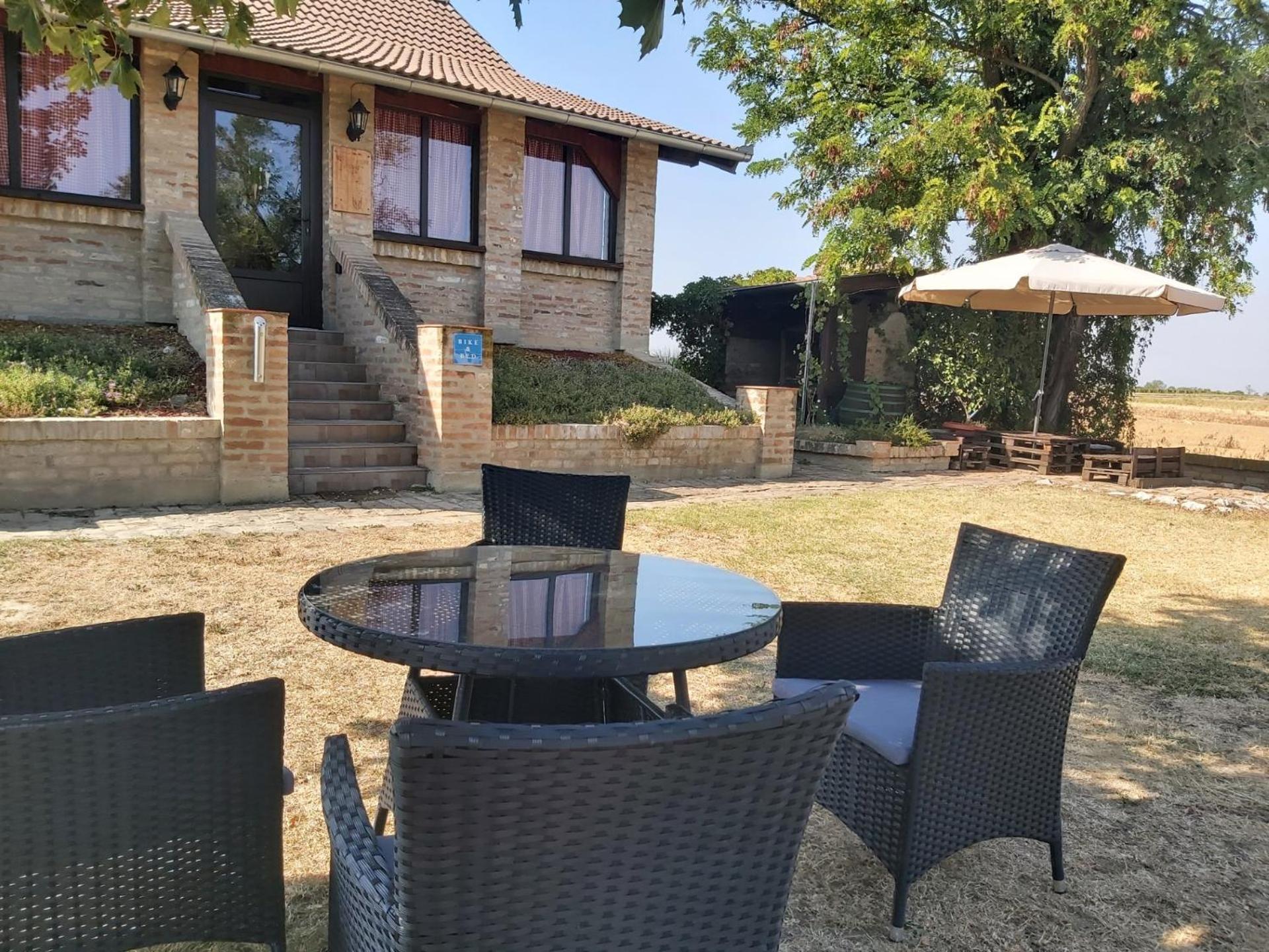 Izletiste Opatovac Guest House Eksteriør bilde